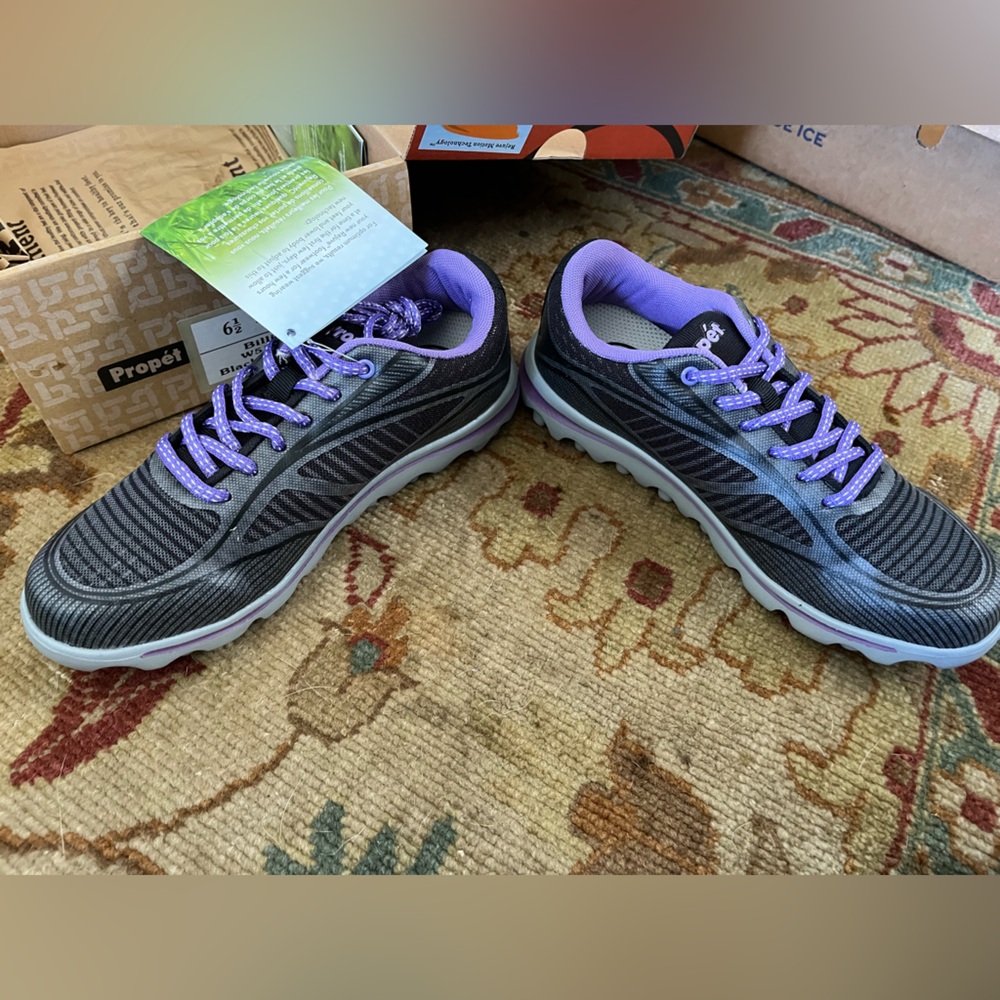NWT: Propet Women’s black & purple Billie shoes size 6.5